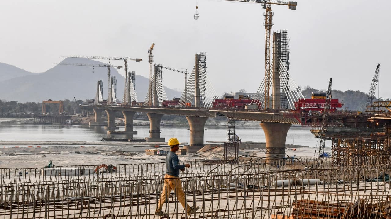 Sarthak_ag9's tweet card. A high-level Niti Aayog committee headed by Rajiv Gauba has recommended Jan Vishwas Siddhant, outlining a trust-based regulatory system