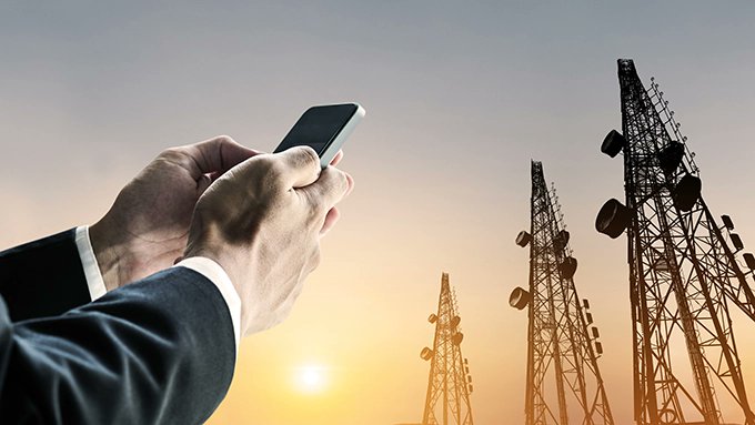 eenadulivenews's tweet card. Intra Circle Roaming: మారుమూల ప్రాంతాల్లో సిగ్నల్‌ కోల్పోయినప్పుడు ఇతర నెట్‌వర్క్‌ సిగ్నల్‌ వినియోగించుకునే ఇంట్రా సర్కిల్‌ రోమింగ్‌ సేవలను కేంద్రం అందుబాటులోకి తెచ్చింది.