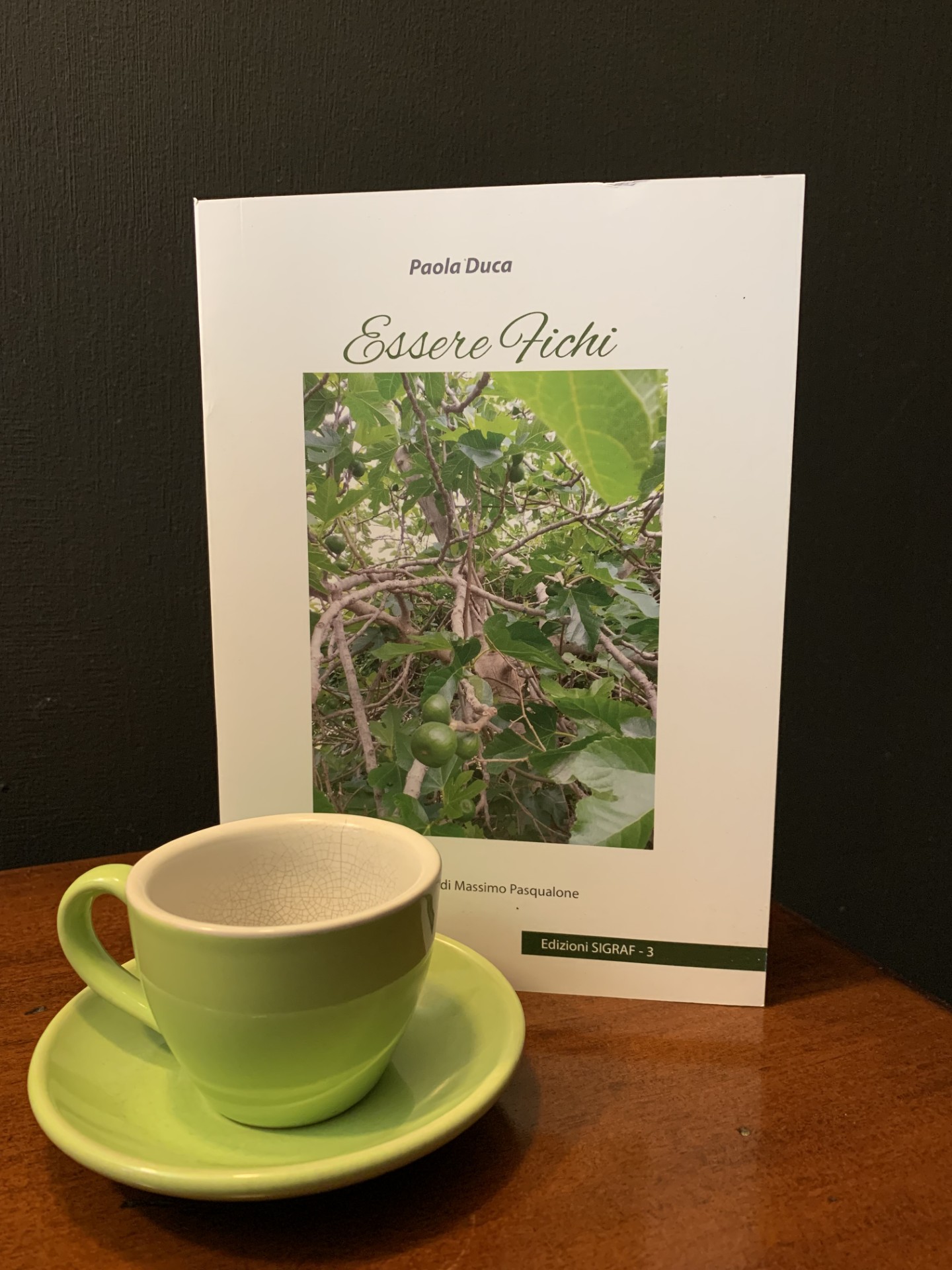 KCDC_official's tweet card. Essere Fichi di Paola Duca è l'ultimo libro che ho ricevuto grazie a Manuale di Mari. Essere Fichi. Che cosa ti fa pensare?