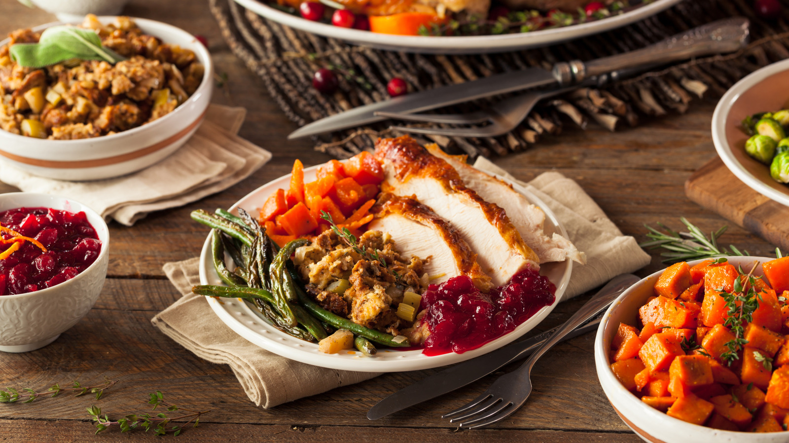 dandy_fresh's tweet card. Howard Johnson's offered a full-course Thanksgiving dinner menu for just $2.25, complete with turkey, sides, and desserts. Today, it would be just under $25.