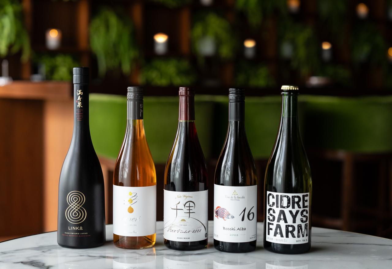 wine_kingdom's tweet card. 東京タワーを望む洗練空間で、北陸・能登の豊かな恵みを味わう——。 東京エディション虎ノ門のシグネチャーレストラン「The Jade Room + Garden Terrace」では現在、日本各地の食材とワインをめぐる人気シリーズ「テロワール・日本」の第四弾として、能登地方をテーマにした特別コース「テロワール・能登」を開催している。 ワインの一例。石川県の「HEIDEE WINERY」の瓶内2...