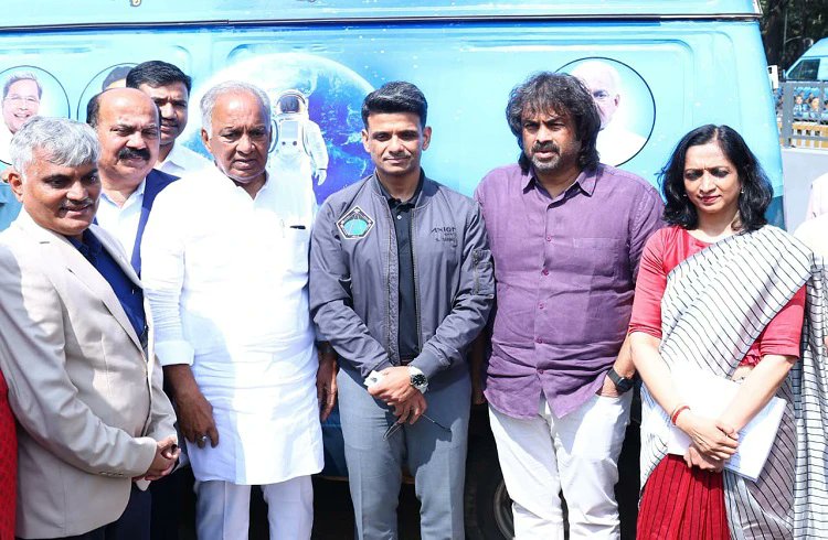 navasamajanews's tweet card. ಈಗ ಹೇಳಿ ಕೇಳಿ ತಂತ್ರಜ್ಞಾನದ (Technology) ಯುಗ.ಎಲ್ಲದಕ್ಕೂ ಕಂಪ್ಯೂಟರ್ (Computer ) ಶಿಕ್ಷಣ ಅತ್ಯಗತ್ಯ. ಈ ಹಿನ್ನೆಲೆಯಲ್ಲಿ ಸರ್ಕಾರ ಮಹತ್ವದ ತೀರ್ಮಾನ ಕೈಗೊಂಡಿದೆ.