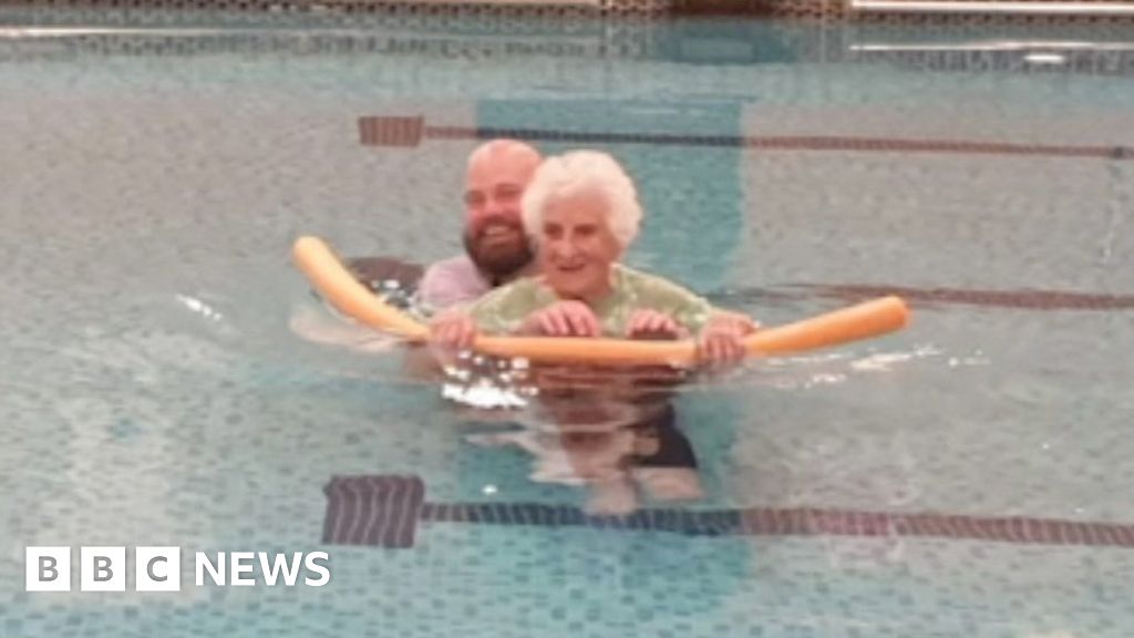 WKSwimtastic's tweet card. Lilian O'Neill, who lives in a care home, last swam 25 years ago.