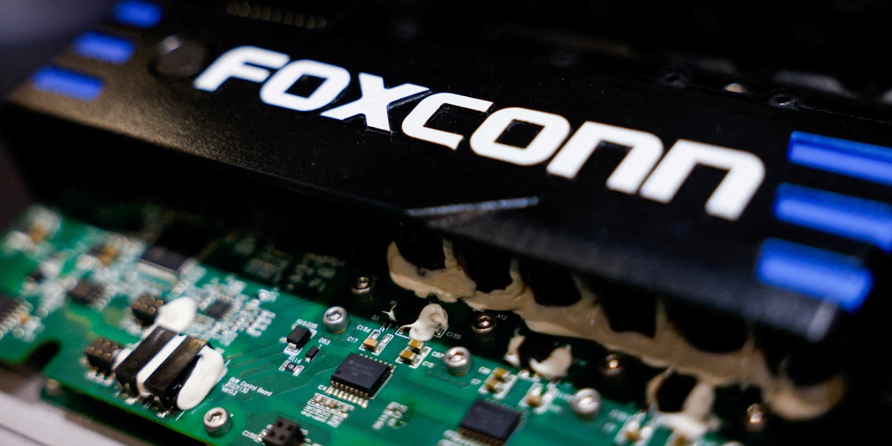 WSJTech's tweet card. Foxconn Technology has secured approval to invest an additional $569 million in Wisconsin to build artificial-intelligence infrastructure, amid surging demand for AI servers from U.S. customers.