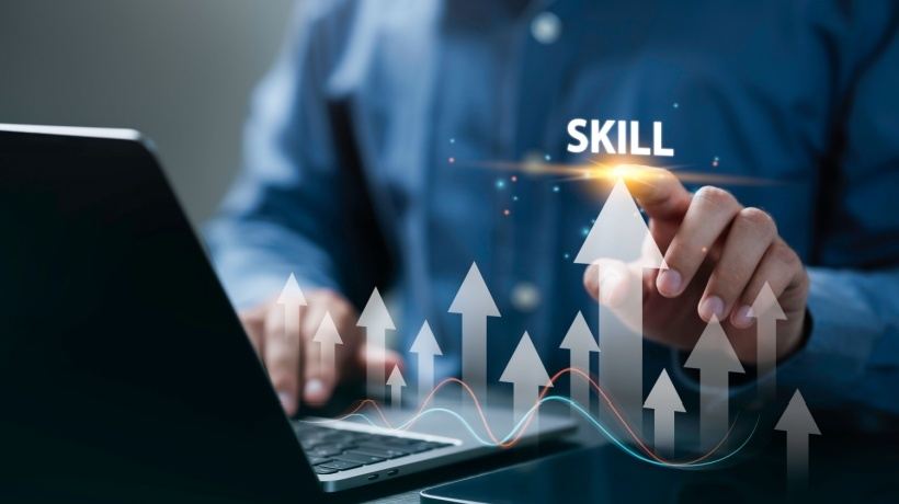 LearningGuild's tweet card. This article explores why employee development opportunities should be a critical focus for Learning and Development and HR.