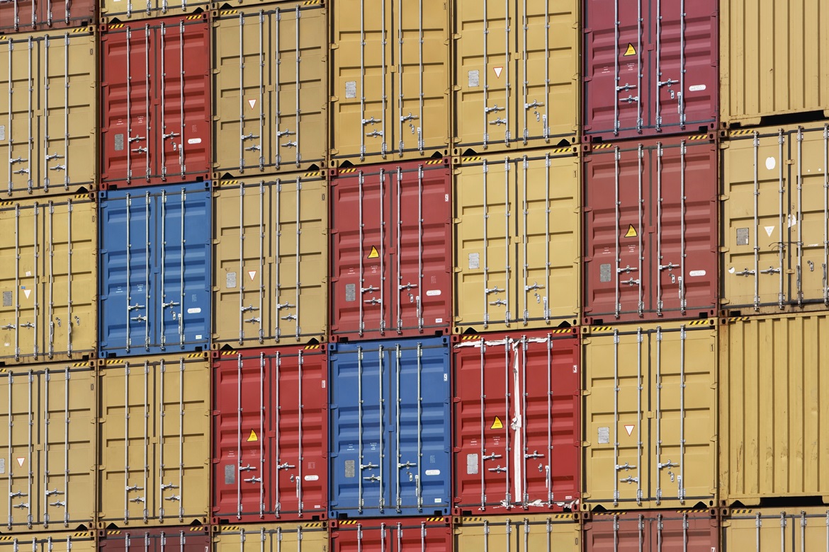 ATSCblog's tweet card. Hapag-Lloyd and Maersk’s Gemini pact aims for reliability amid Red Sea disruptions, trade shifts, and cost pressures in 2025.