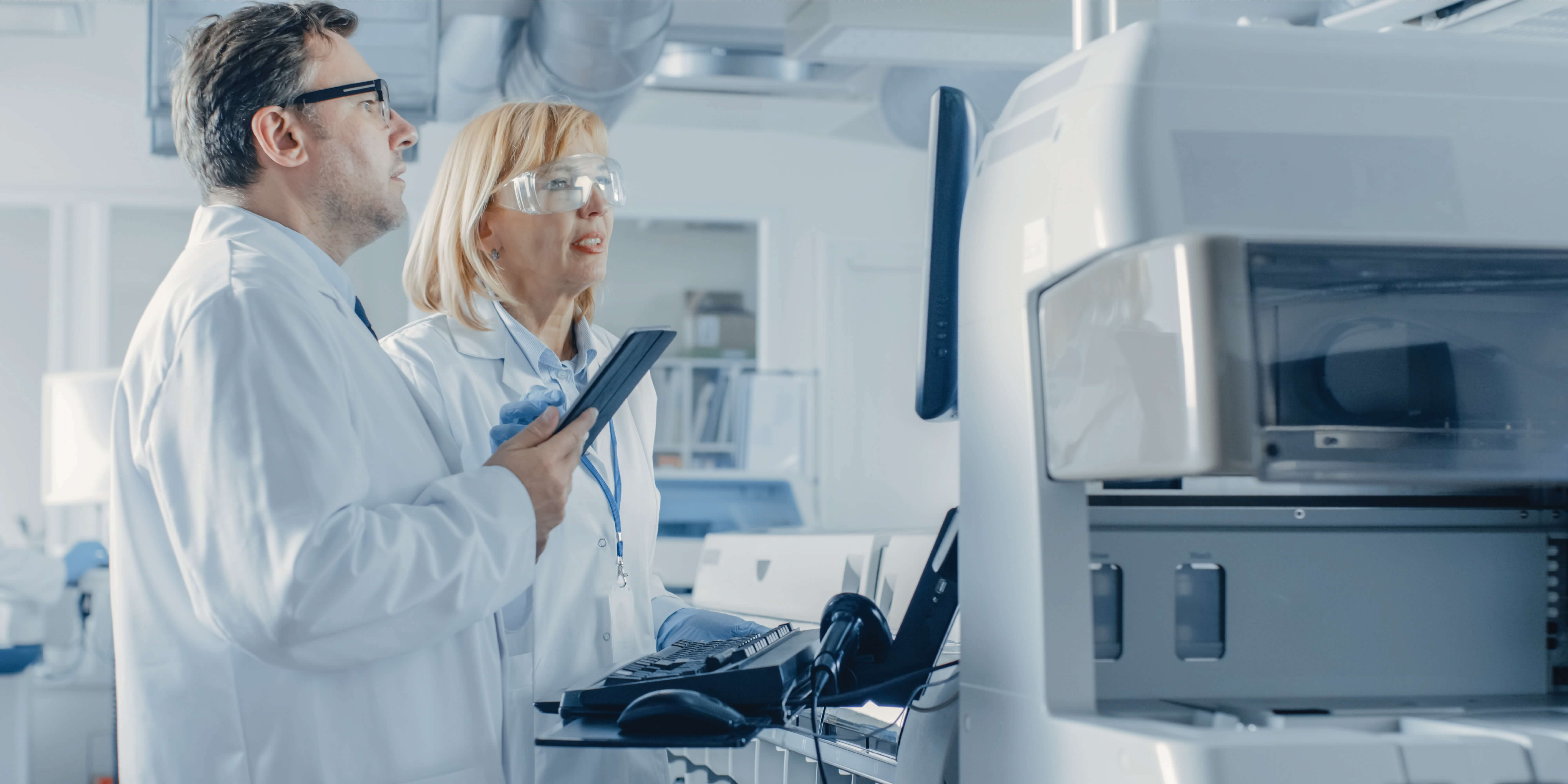 YohCorporate's tweet card. Discover the benefits of leveraging contract validation specialists in the pharmaceutical industry. Learn how these experts ensure project success.