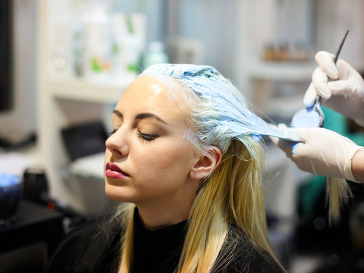 MerriamWebster's tweet card. A very special article about 'very' (& 'actually,' 'really,' 'ultimately'...)