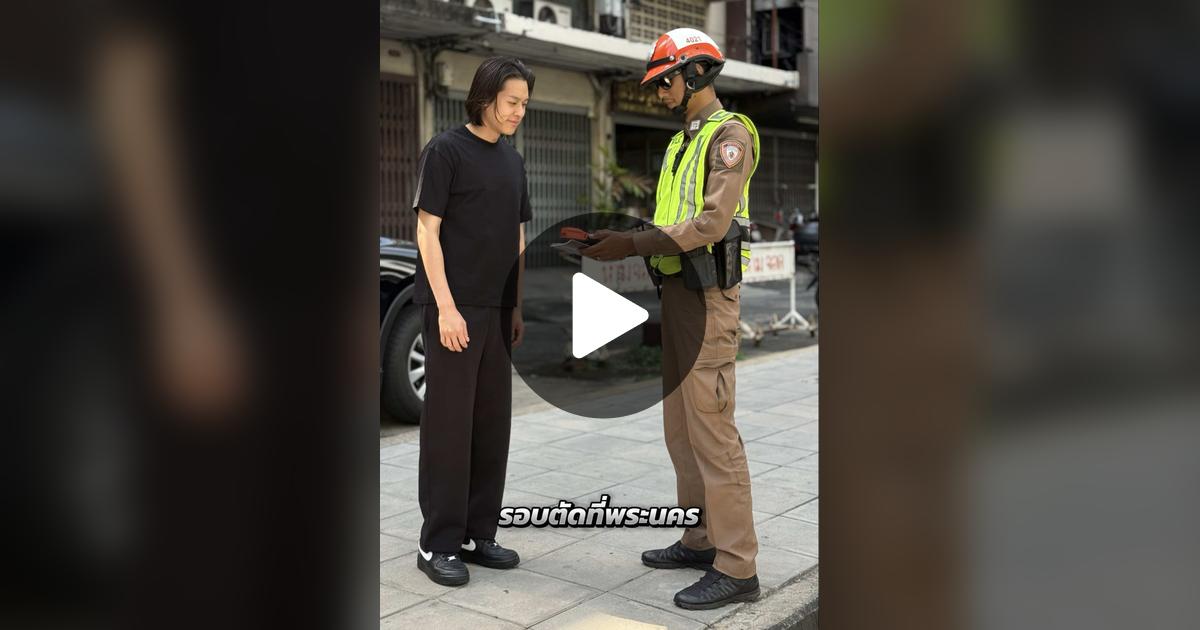 ktkatoy's tweet card. ถูกใจ 1046 ครั้ง 13 ความคิดเห็น "พี่บิวกิ้นอย่างหล่อ โดนจ่าเรียกตรวจสอบแกทำตามกฎหมายทุกอย่างเป็นตัวอย่างที่ดีมากครับ👍 ปล.ถ้าจ่าไว้ผมทรงนี้บ้างจะหล่อเหมือนพี่บิ้วกิ้นไหมครับ 😂"