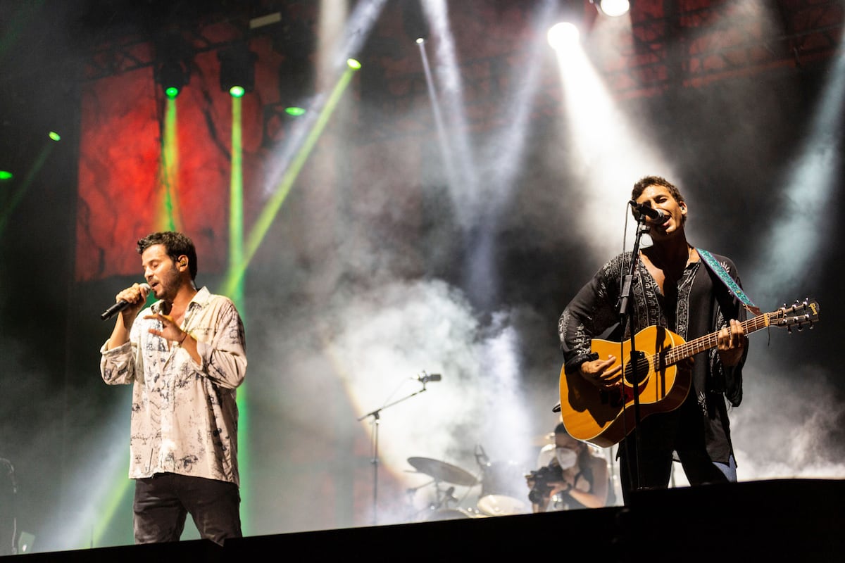 el_pais's tweet card. Varios vídeos muestran al público sin mascarilla. Facua pide a la Junta de Andalucía que abra un expediente sancionador