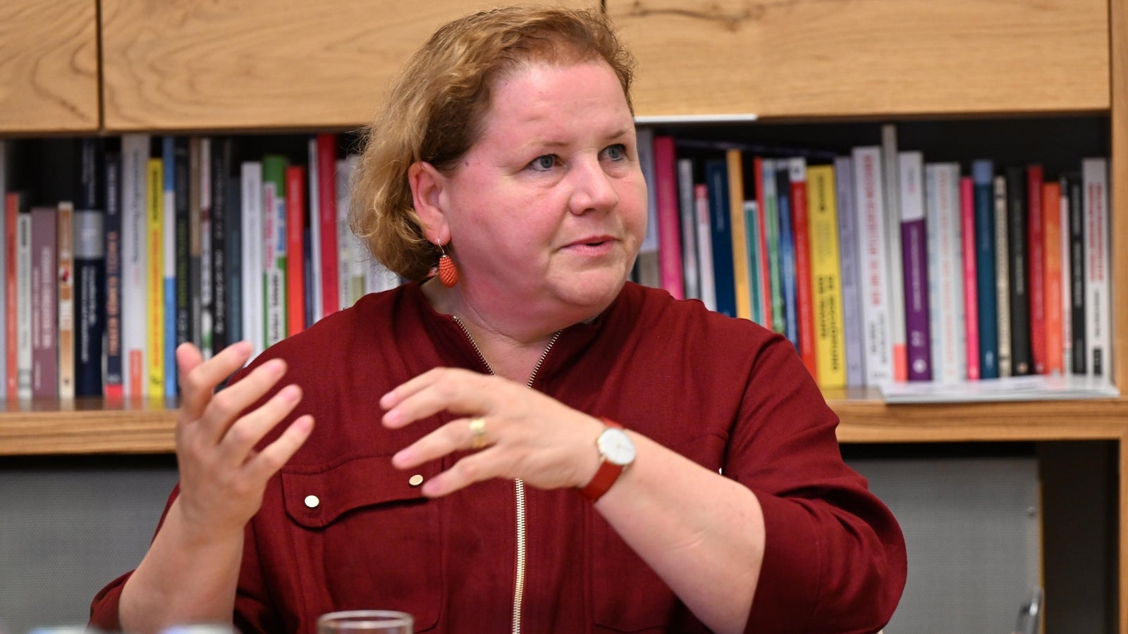 DominikNepp's tweet card. 35 % können und sollen arbeiten gehen. Fast zwei Drittel der Sozialhilfe-Bezieher können das nicht. Der Großteil der Bezieher sind Frauen, sagt Ministerin Schumann.  