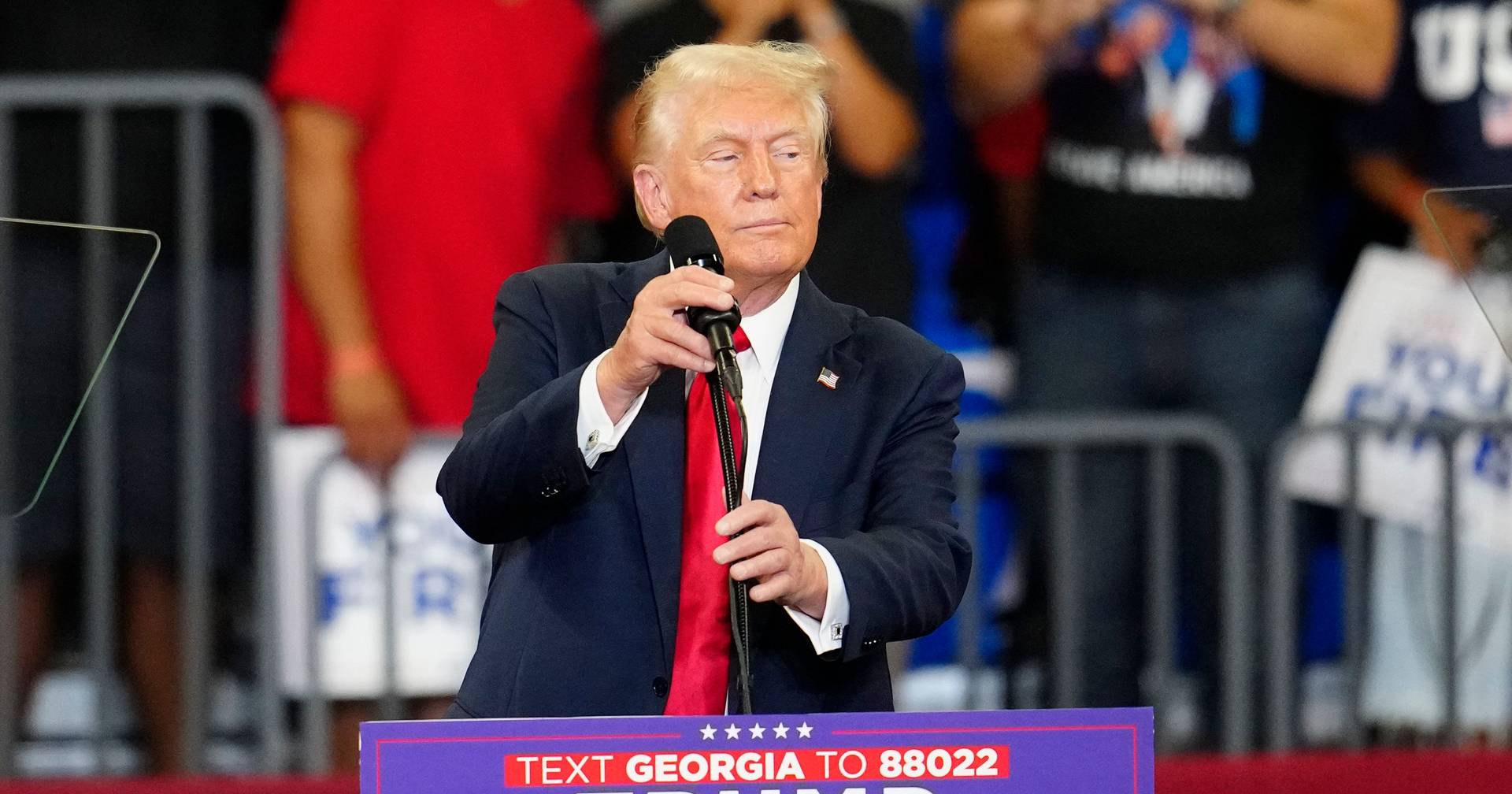 SICNoticias's tweet card. Num comício na Geórgia, Trump criticou também a troca de prisioneiros feita pelos Estados Unidos, alegando que Vladimir Putin fez um bom acordo.