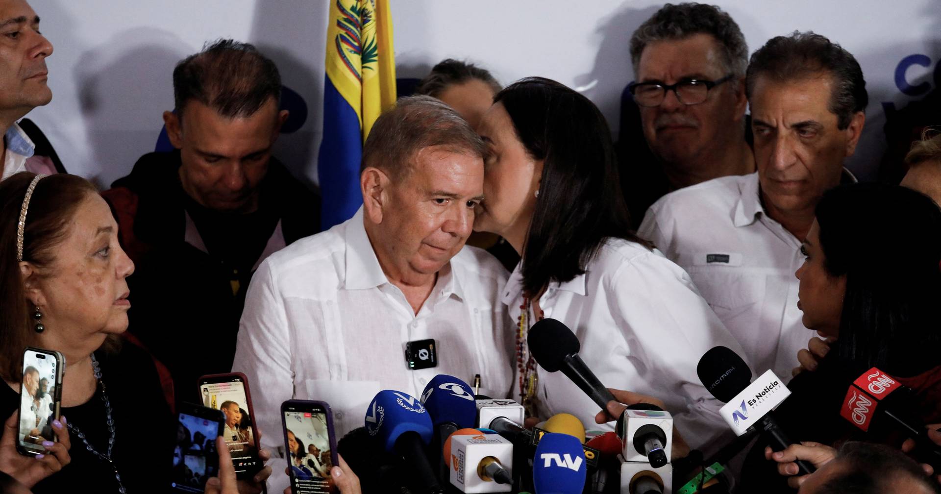 SICNoticias's tweet card. O anúncio foi feito pelo ministro dos Negócios Estrangeiros, Javier González-Olaechea, em entrevista ao canal TVPerú. Esta terça-feira, o ministro peruano também já tinha "condenado veementemente" a...