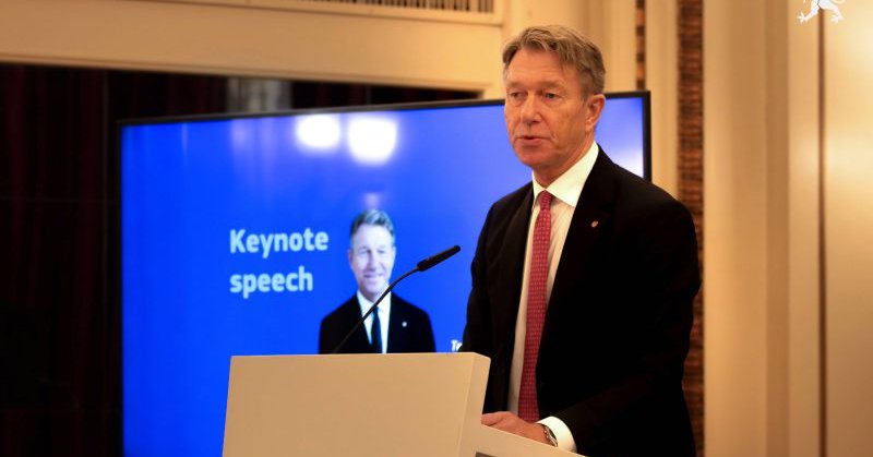 Tweet card summary image