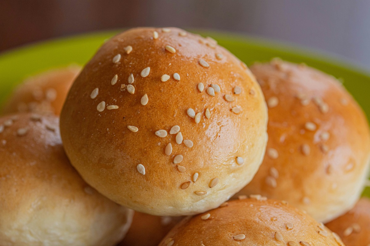 RuthRaventos's tweet card. Unit testing is only useful if you can run your tests fast. If they're sluggish, you won't do it. That's why you should consider Bun.