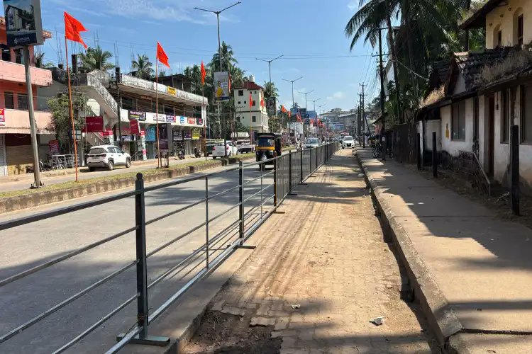 AwazTheVoiceHin's tweet card. प्रधानमंत्री नरेंद्र मोदी 28 नवंबर को उडुपी में रोड शो करेंगे, BJP के ज़िला अध्यक्ष कुट्यारू नवीन शेट्टी ने कहा है।