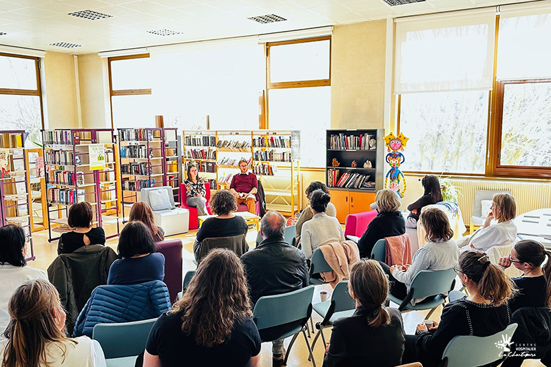 CHChartreuse's tweet card. Chaque mois, le Caf&Doc’ permet d’aborder une thématique en lien avec la santé mentale, au Centre de Documentation. Le Caf&Doc’ du 19 mars 2025, animé par Estelle CHARBONNEAU et le Dr Victor ROUSSE...