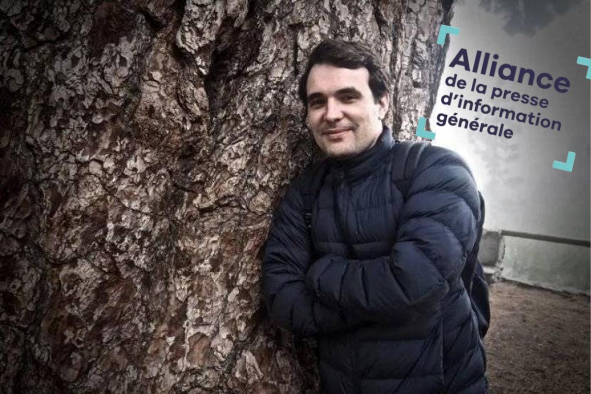 hpenot_lequipe's tweet card. L'Alliance de la presse d'information générale exige la libération du journaliste de « So Foot » Christophe Gleizes, arrêté en Algérie en mai 2024 et placé en détention depuis juin 2025.