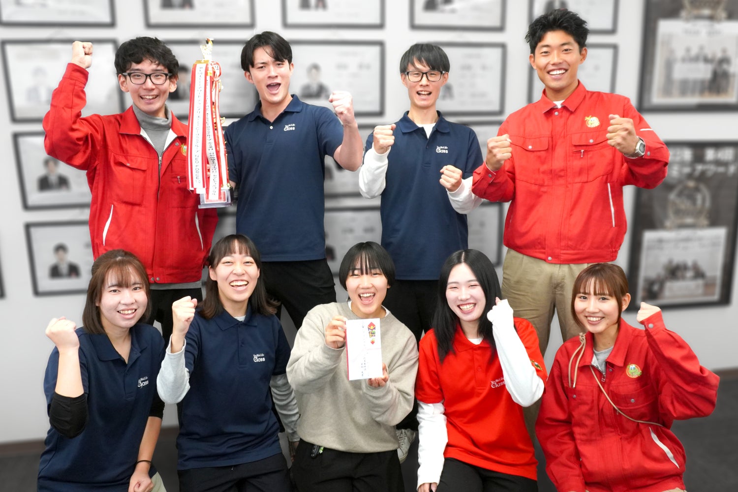 PRTIMES_STORY's tweet card. 【プロローグ：熱狂の瞬間】 2025年10月1日。ユーミーらいふグループ全社員が注目する、社員のボトムアップによる挑戦の場であり、イノベーションを生み出すためのコンテスト「ユーミーアワード」決勝。会場はどよ...