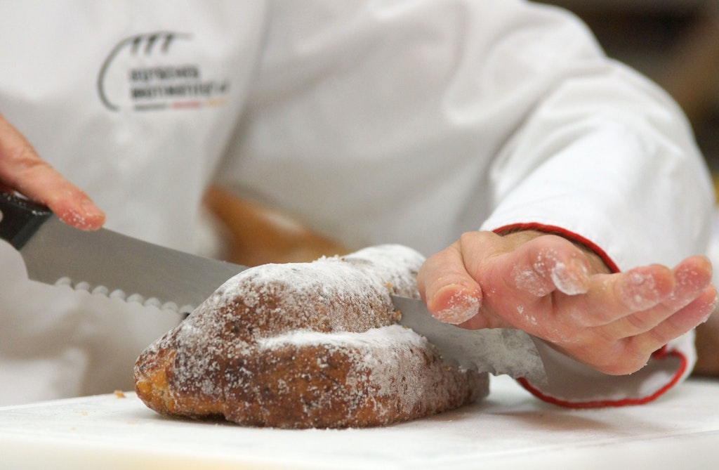 BERLINER_KURIER's tweet card. Der Prenzlauer Berg ist die Berliner Stollen-Hochburg. Pankow räumt beim Testessen gleich mehrfach ab und Köpenick bleibt Publikumssieger.