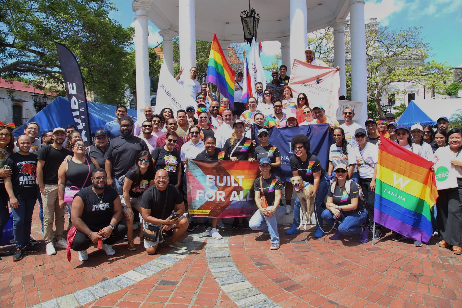 Nmoreno1924's tweet card. En un acto lleno de color y simbolismo, diversas agrupaciones izaron la bandera del Orgullo en la Plaza de la Catedral del Casco Antiguo, reafirmando su compromiso con la igualdad de derechos y la...