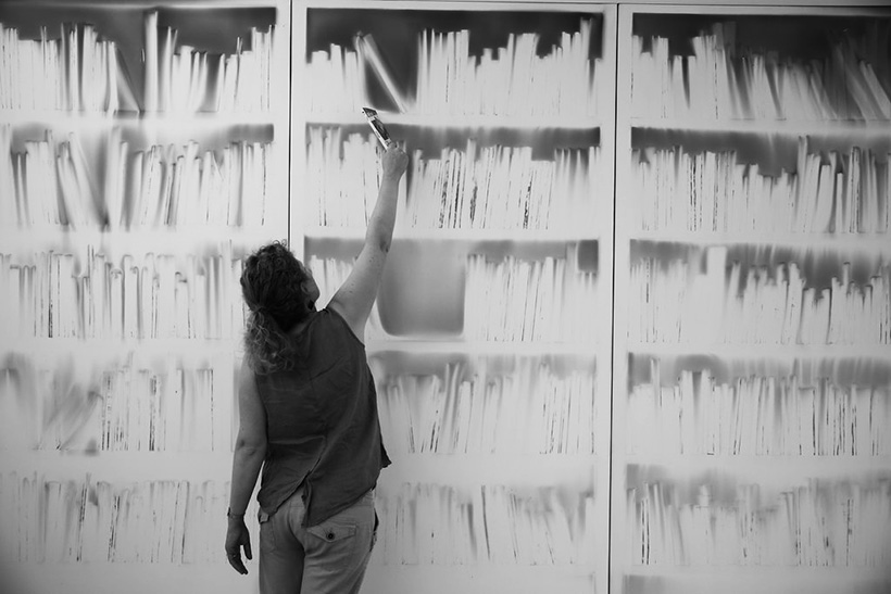 Contraejemplo's tweet card. Los mejores libros no ofrecen lecturas, sino lugares donde quedarse. Yo querría vivir unos años en el Londres de El Buda de los suburbios, recorrer la América