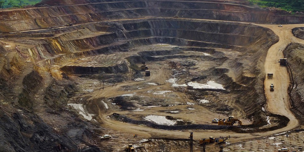 actucameroun's tweet card. Découvrez les objectifs ambitieux de la RDC pour augmenter sa production de cuivre à 5 millions de tonnes d'ici 2030 et créer plus de valeur ajoutée localement. Analyse de la croissance économique et...