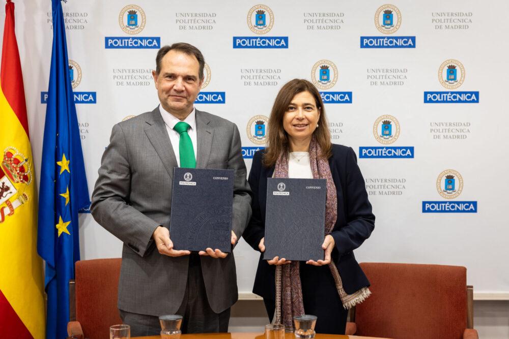 IndustryTalksES's tweet card. El rector de la Universidad Politécnica de Madrid (UPM), Óscar García Suárez, y la managing director responsable de Talento y Organización de Accenture en