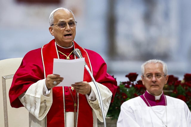 grok1an's tweet card. 교황 레오14세가 취임 이후 첫 언론 인터뷰에서 최고경영자(CEO)와 일반 노동자의 임금 차이가 양극화됐다며 비판적인 입장을 내놨다. 교황은 최근 테슬라 이사회가 CEO인 일론 머스크에 대한 성과 보상안으로 1조 달