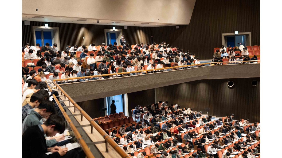 abc_dive's tweet card. ■話題・トレンド ここ数年、テレビ番組やネットなどを通じて、新たなクイズブームが巻き起こっています。「東大王」などの人気番組が火付け役となり、大学のクイズサークルも改めて盛り上がりを見せています。そんなクイズ好きの人たちがこぞって目指すのが …