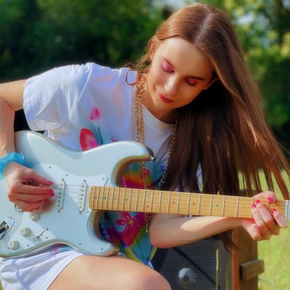 Tweet card summary image