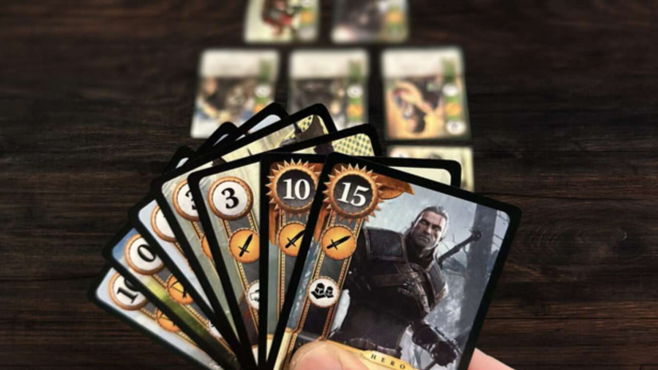 begeek's tweet card. Fidèle à l’original dans The Witcher 3, Gwent : The Legendary Card Game offre des parties dynamiques où chaque décision peut renverser le cours du duel.