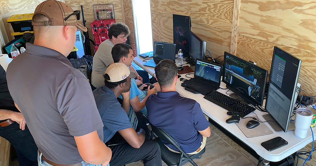 oceannews's tweet card. In an old quarry near Lafayette, LA, an uncrewed boat is dropping a remote-controlled robot down to the bottom of a lakebed before retrieving it and returning to shore. If a passerby stumbled upon...