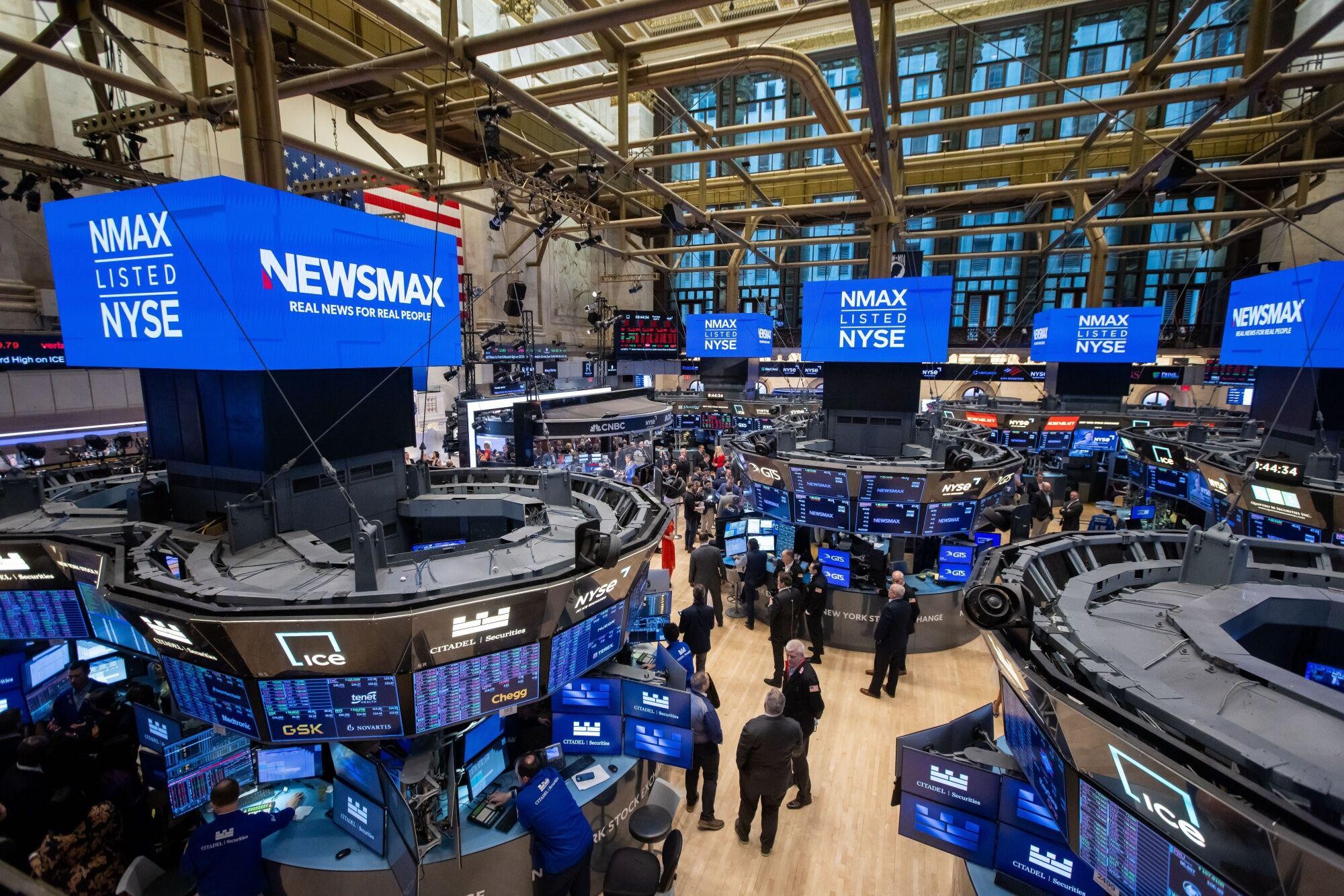 PipelineValor's tweet card. Bolsas americanas aumentam disputa por empresas já listadas e ampliam escopo de serviços