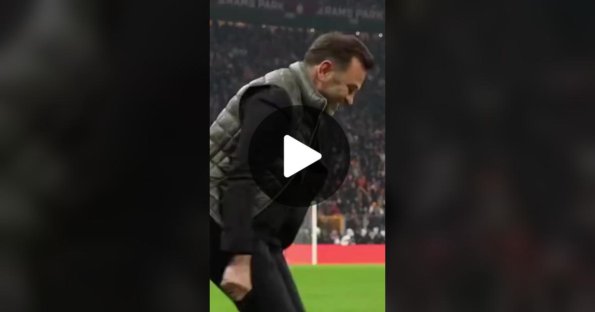 evsizadam13's tweet card. 2300 beğeni, 41 yorum. "Fabrika ayarlarımıza geri dönme vakti geldi… 💛💙"