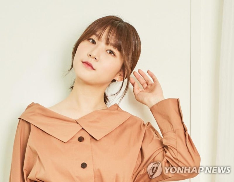 Kimsoohyun_TH's tweet card. 녹취록·사진 등 공개…김수현 측 "배우와 무관한 자료, 수사결과 나올 것" 올해 2월 세상을 떠난 배우 김새론의 유족 측이 고인이 미성년자일 때 김수현과 교제했다고 재차 주장했다. 고인의 어머니는 26일 법무법인 부