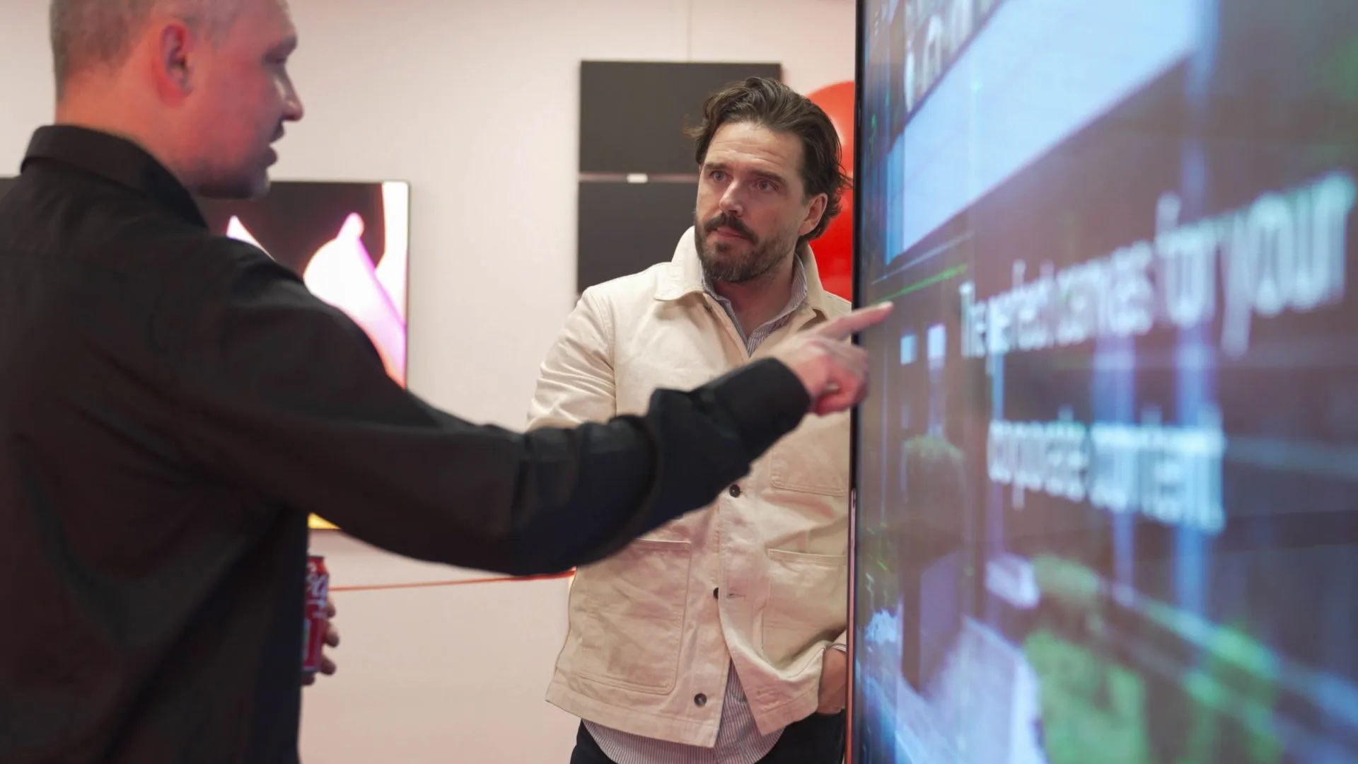 DigitalAVMag's tweet card. INFiLED inaugura un nuevo Centro de Experiencias, ubicado en Crawley (cerca del aeropuerto de Londres Gatwick).