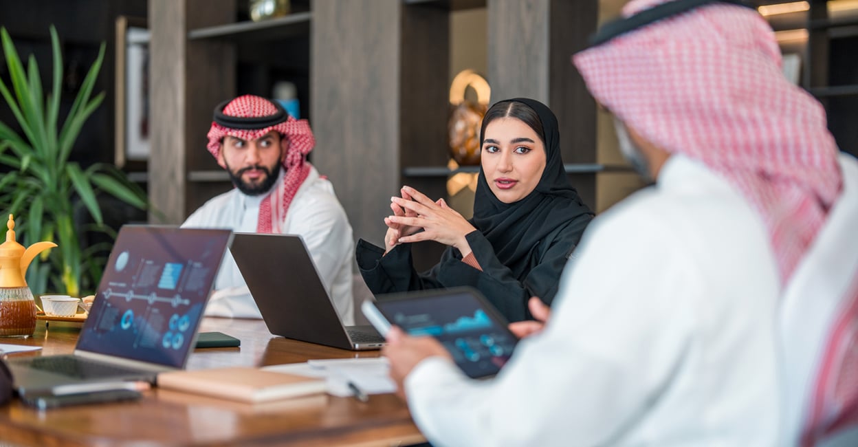 manoramaonline's tweet card. ജിദ്ദ ∙ സൗദി അറേബ്യയിൽ സർക്കാർ-പൊതുമേഖല-സ്വകാര്യ സ്ഥാപനങ്ങളിലെ ജീവനക്കാർക്ക് ഡ്രസ് കോഡ് നിർബന്ധമാക്കുന്നു. മാനവശേഷി, സാമൂഹിക വികസന മന്ത്രാലയമാണ് ഇത്.Saudi Arabia dress code, Saudi Arabia employee...