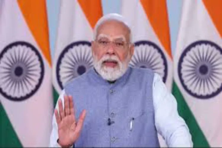 AwazTheVoiceHin's tweet card. प्रधानमंत्री मोदी ने स्वतंत्रता को अधिकारों के साथ कर्तव्यों और एकता से जोड़ा