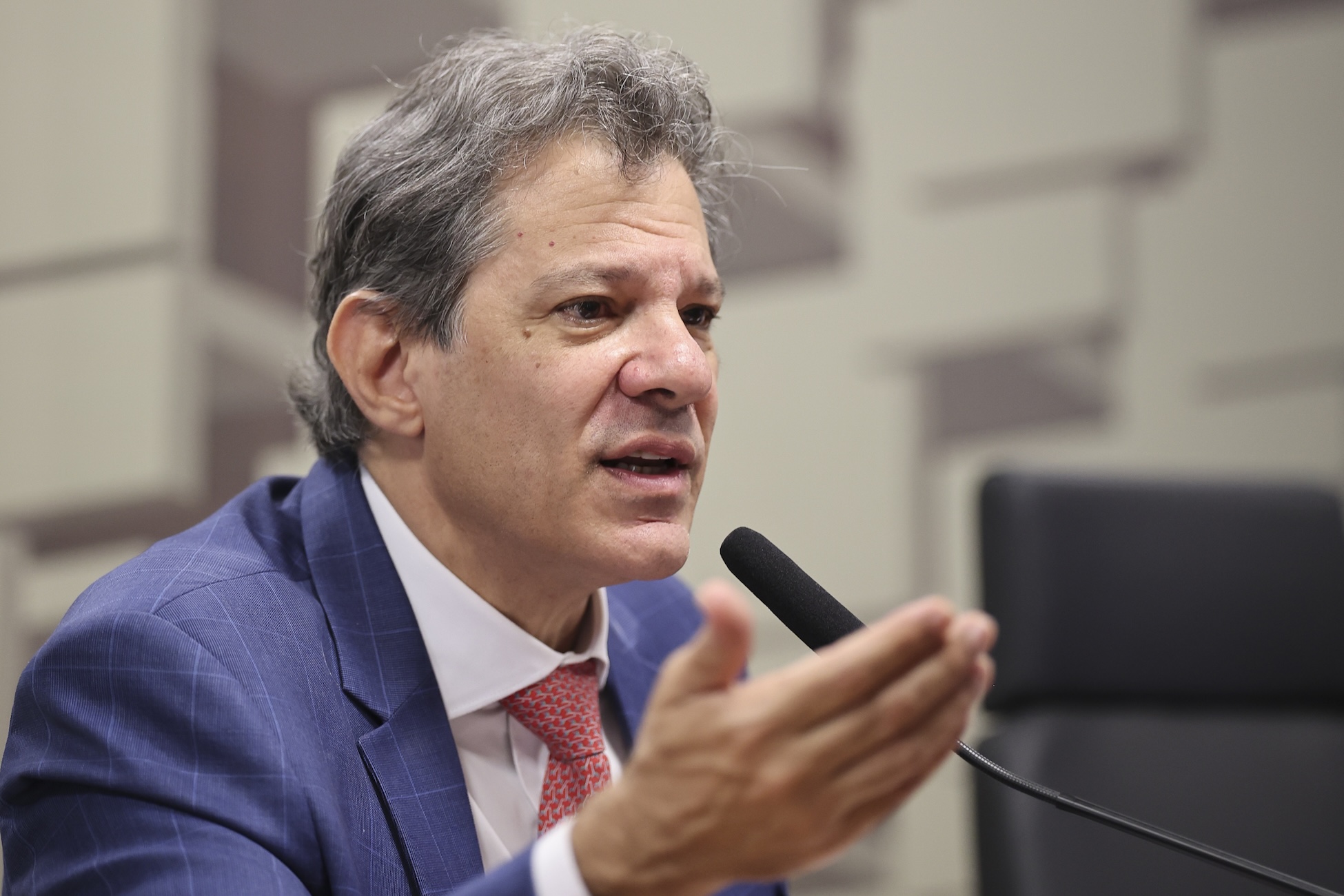 BastidorOficial's tweet card. Filho de Haddad trabalhava em escritório do chefe da CGU quando a banca atuou por Ometto contra Refit