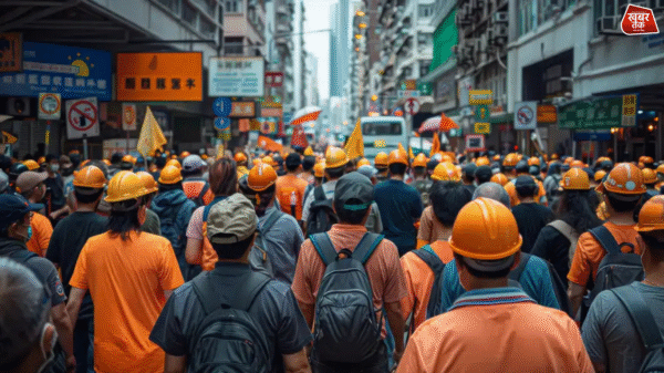 khabartaklive24's tweet card. New Labour Code: केंद्र सरकार द्वारा लागू किए जा रहे चार नए श्रम संहिताओं (Labour Codes) ने कर्मचारियों की हड़ताल करने की आजादी पर बड़ा ब्रेक लगा दिया है। अब...