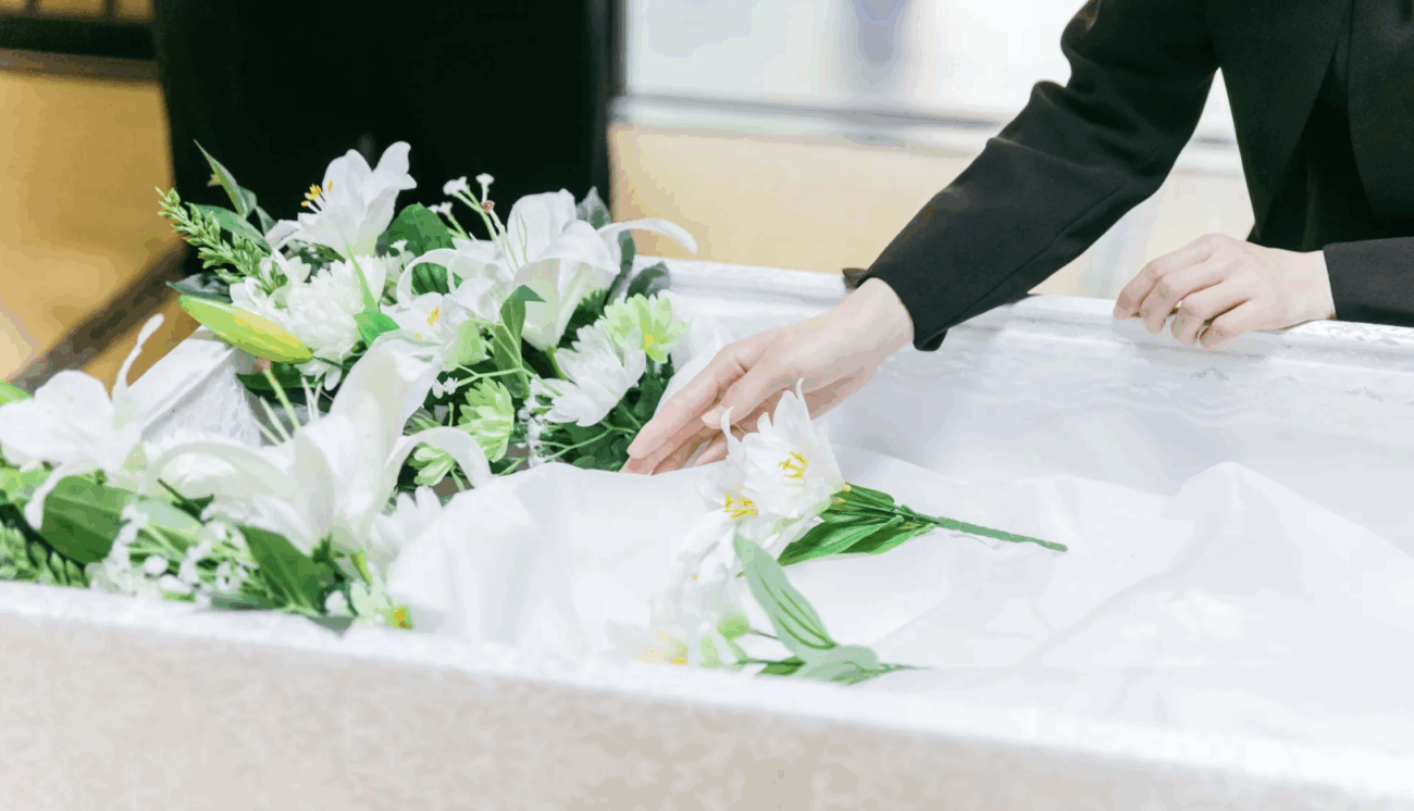 Lovethy06301783's tweet card. 近年、通夜や告別式を省き、読経も行わずに火葬だけを行う「直葬」を希望する人が増えています。 「迷惑かけたくない…