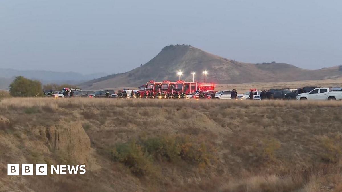 AnalDestructio2's tweet card. The cause of the crash remains unknown, and officials say search and rescue efforts have begun.