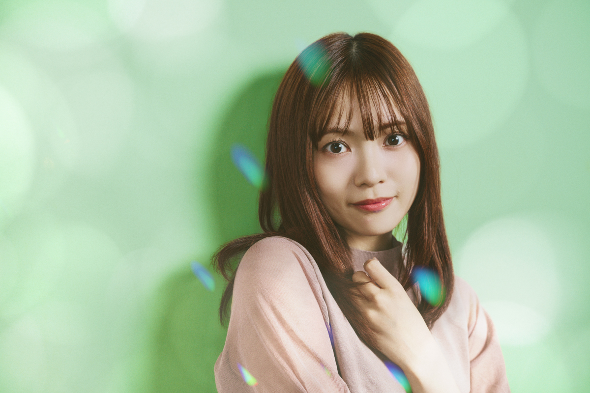 php_bungei's tweet card. タレント活動の傍ら作家として意欲的な作品を発表する宮田愛萌。『おいしいはやさしい』（PHP研究所）では食べるという営みから人生を浮かび上がらせる。