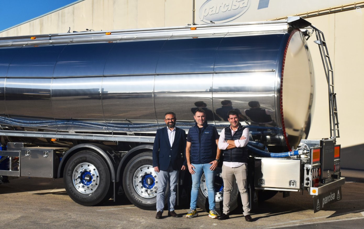 TodoTransportes's tweet card. Parcisa entrega una cisterna autoportante a HERCARGA