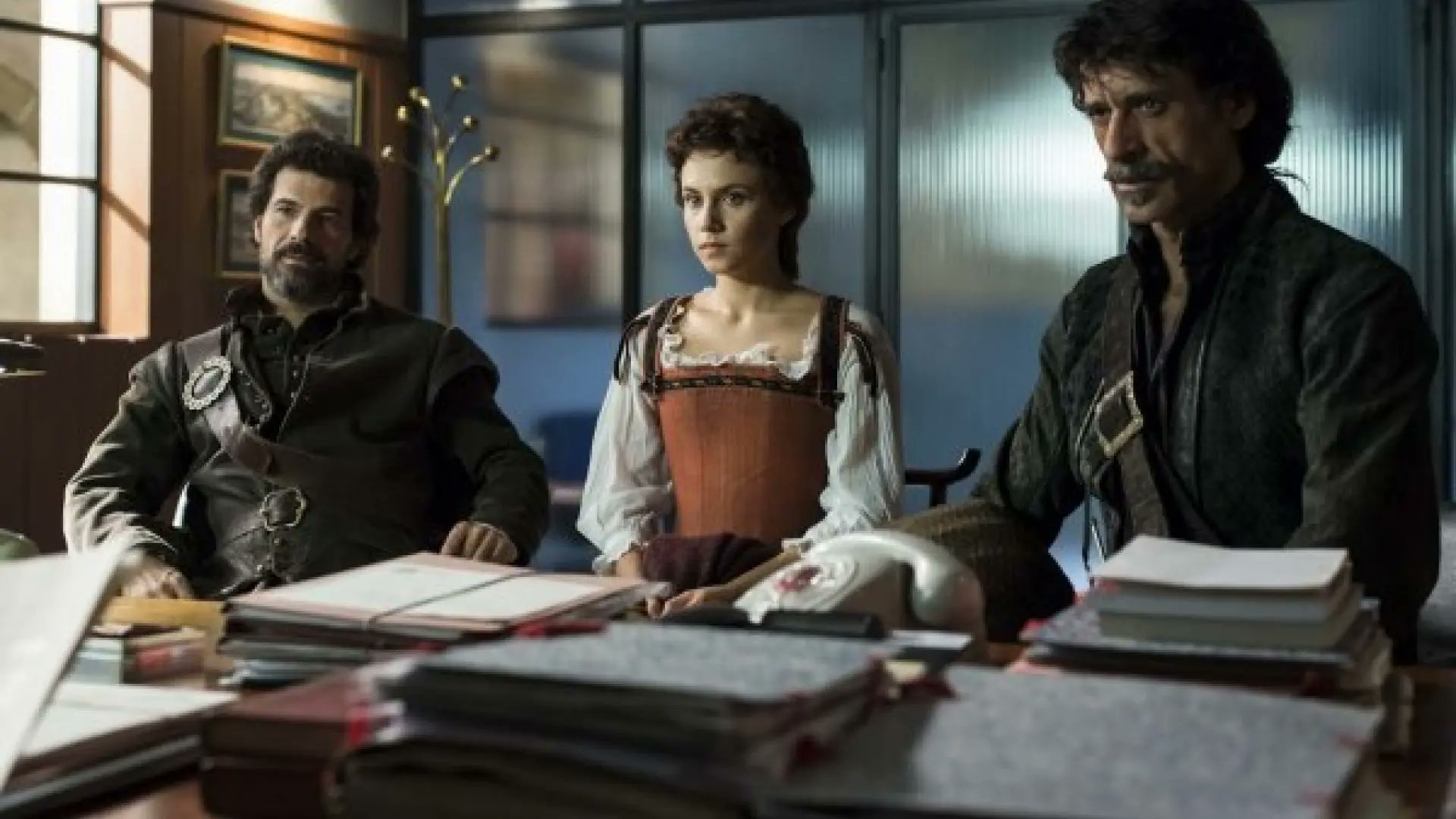 olivares_javier's tweet card. Claves del éxito en nuestra memoria de la ficción que este lunes 24 cumple 10 años de su estreno en TVE.