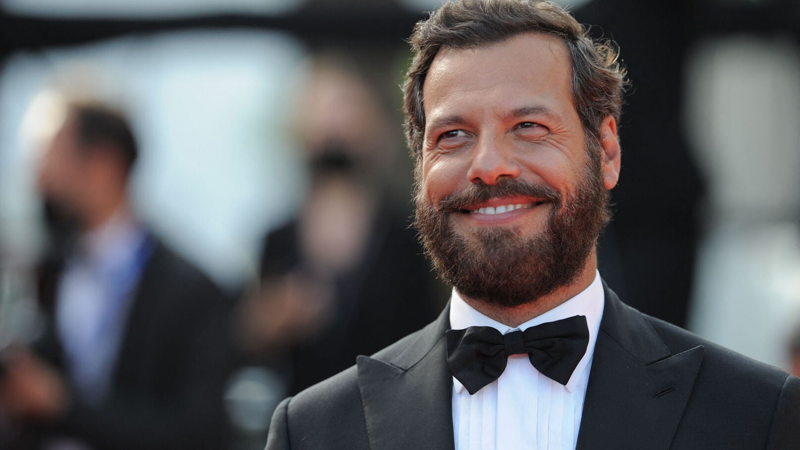 closerfr's tweet card. Tête d'affiche du cinéma français, Laurent Lafitte se montre très discret quand il s'agit d'évoquer sa vie privée. Mais le comédien est-il en couple ? Au détour d'une interview, il avait accepté de...