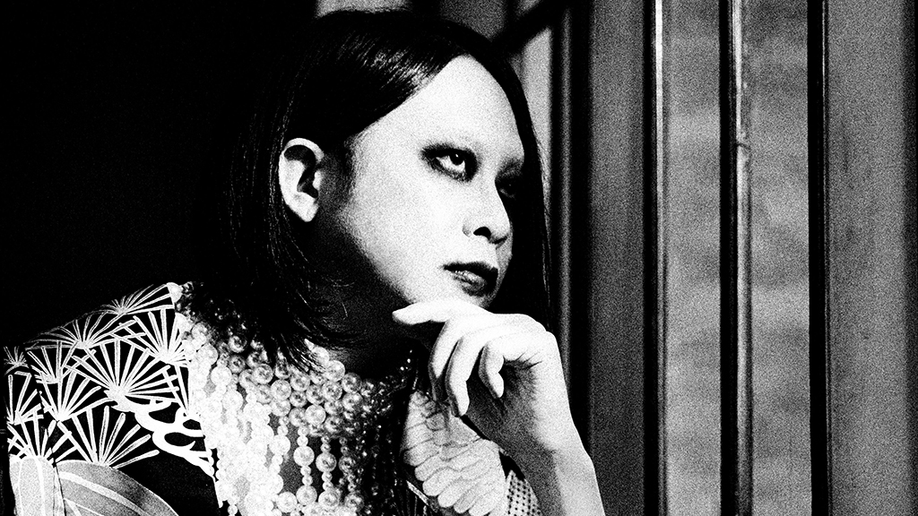 barks_news's tweet card. MUCCの逹瑯による約1年ぶりのソロシングルCD「VILLAINS」が9月10日にリリースされる。3rdフルアルバム『COLOR』と1stミニアルバム『MONOCHROME』で、ソロとしての楽曲表現の幅を大きく広げ、色鮮やかな曲たちを武器として携えて出発した2025年1月のツアーでは、しっかりと新たな逹瑯ソロのスタイルを作り上げた。◆逹瑯(MUCC) 画像 それから8ヶ月。『MONOCHRO...