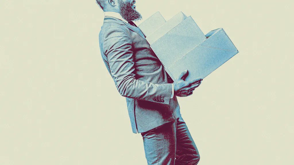 Prodoscore's tweet card. Hyper-independent performers look like stars until they burn out and it breaks the team around them.