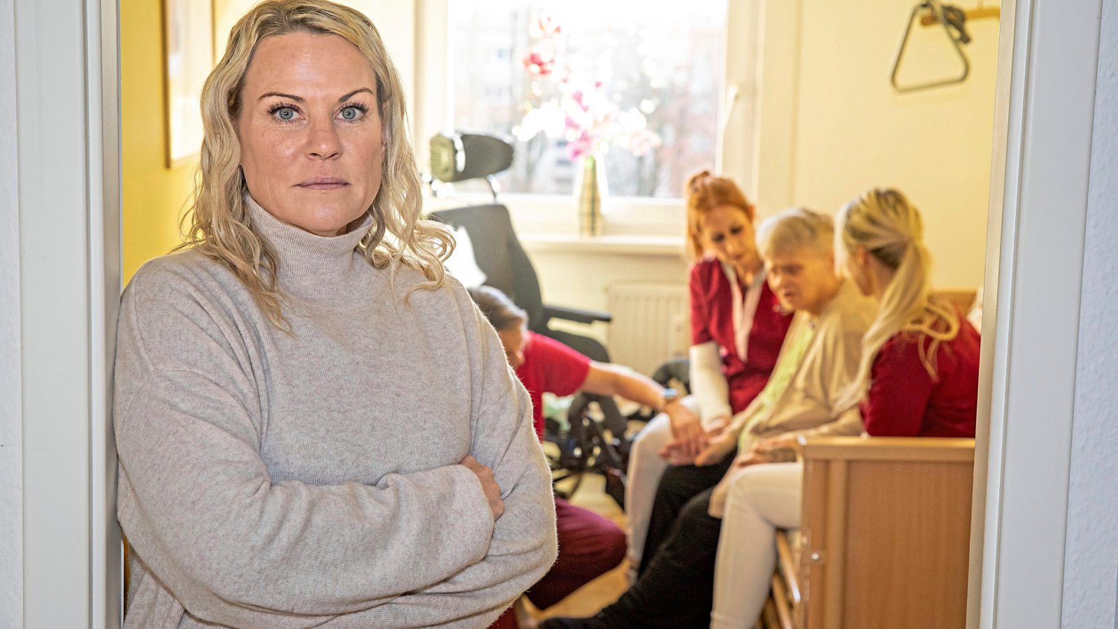 bzberlin's tweet card. Immer häufiger brauchen auch Berlins 750 ambulante Pflegedienste Hilfe. Weil die Bezirksämter ihre Arbeit viel zu spät oder auch gar nicht zahlen.